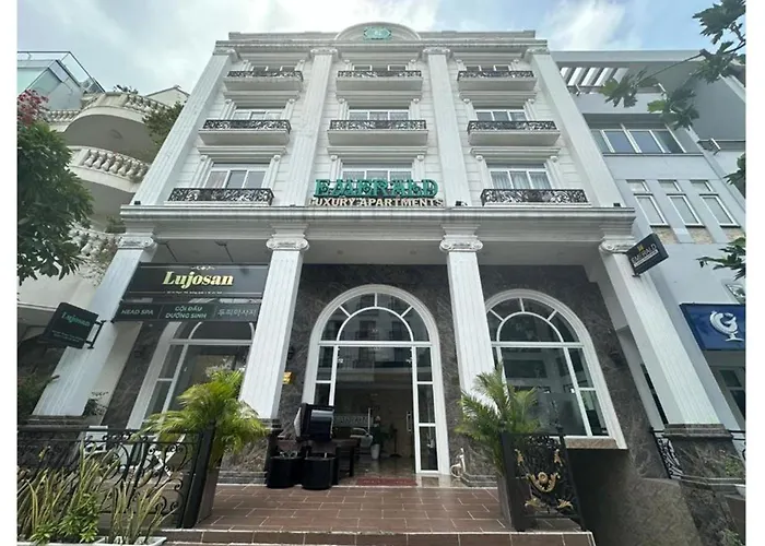Collection O Emerald Luxury Apartment - Near Secc